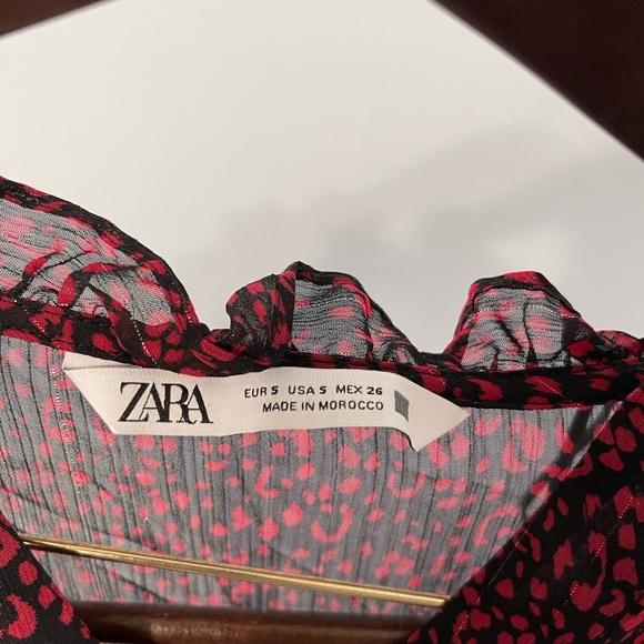 Zara mini dress with sleeves - Picture 3 of 3